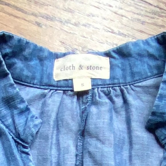 Cloth & Stone/Anthro Chambray Denim V-Neck Top EUC - Picture 7 of 7